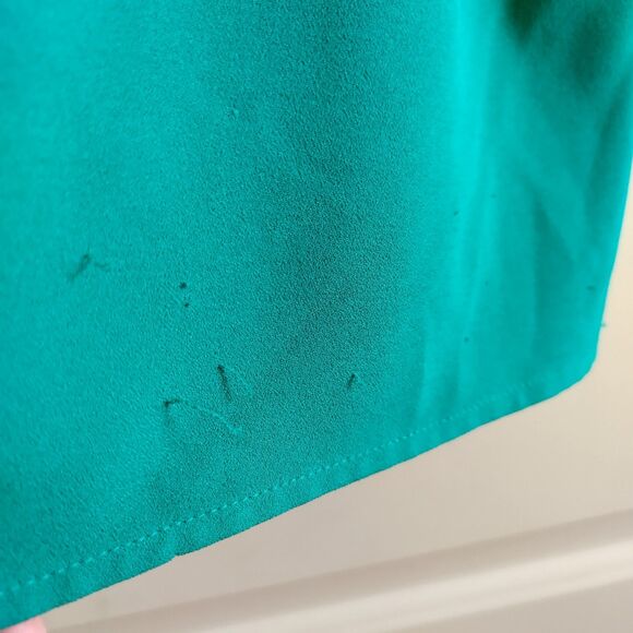 Susan Graver Stretchy Green V Neck Blouse Roll Tab Sleeve 14 St Patricks Day - Picture 6 of 6